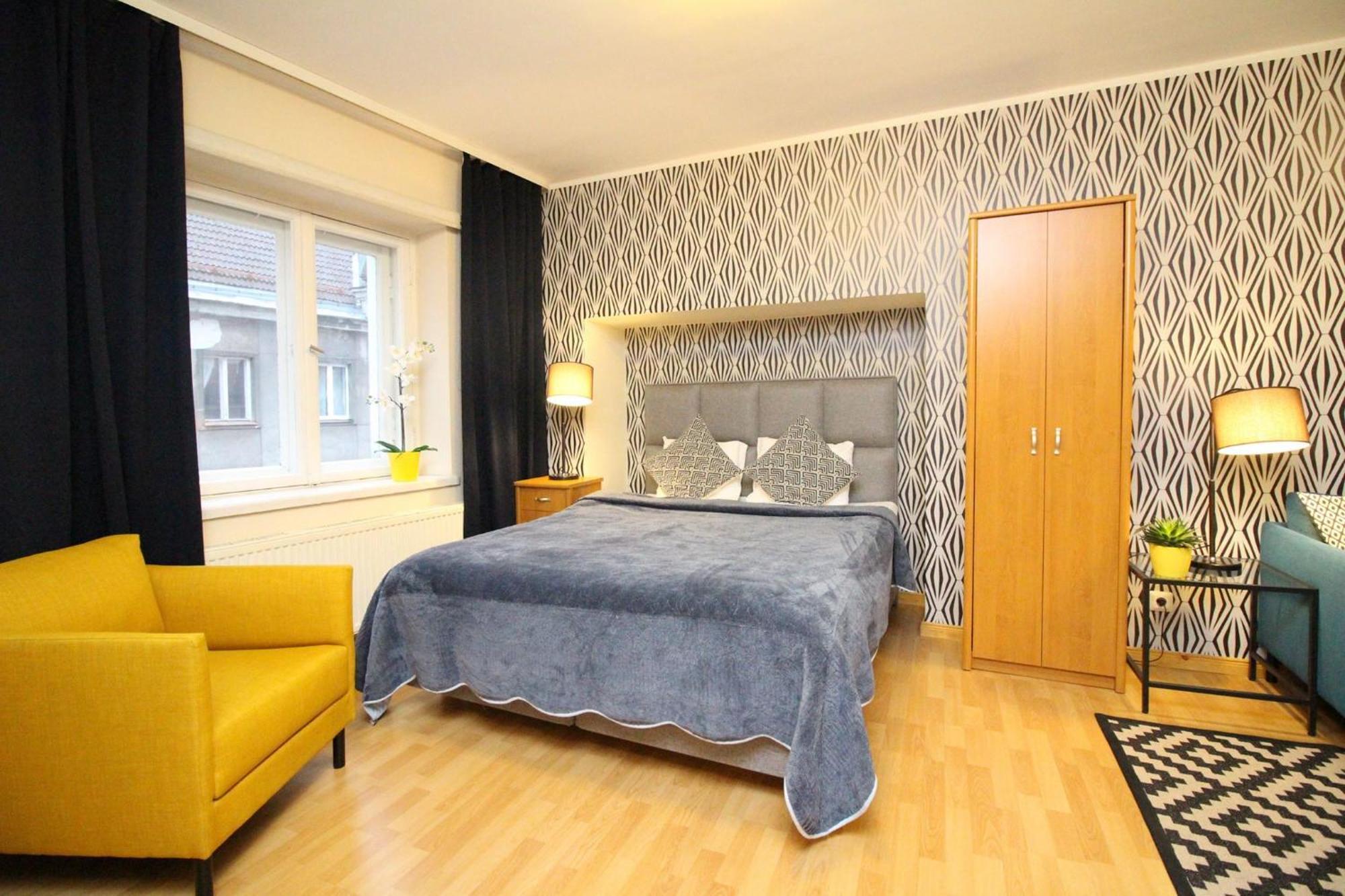 - Town Hall Square Aparthotel 3*
