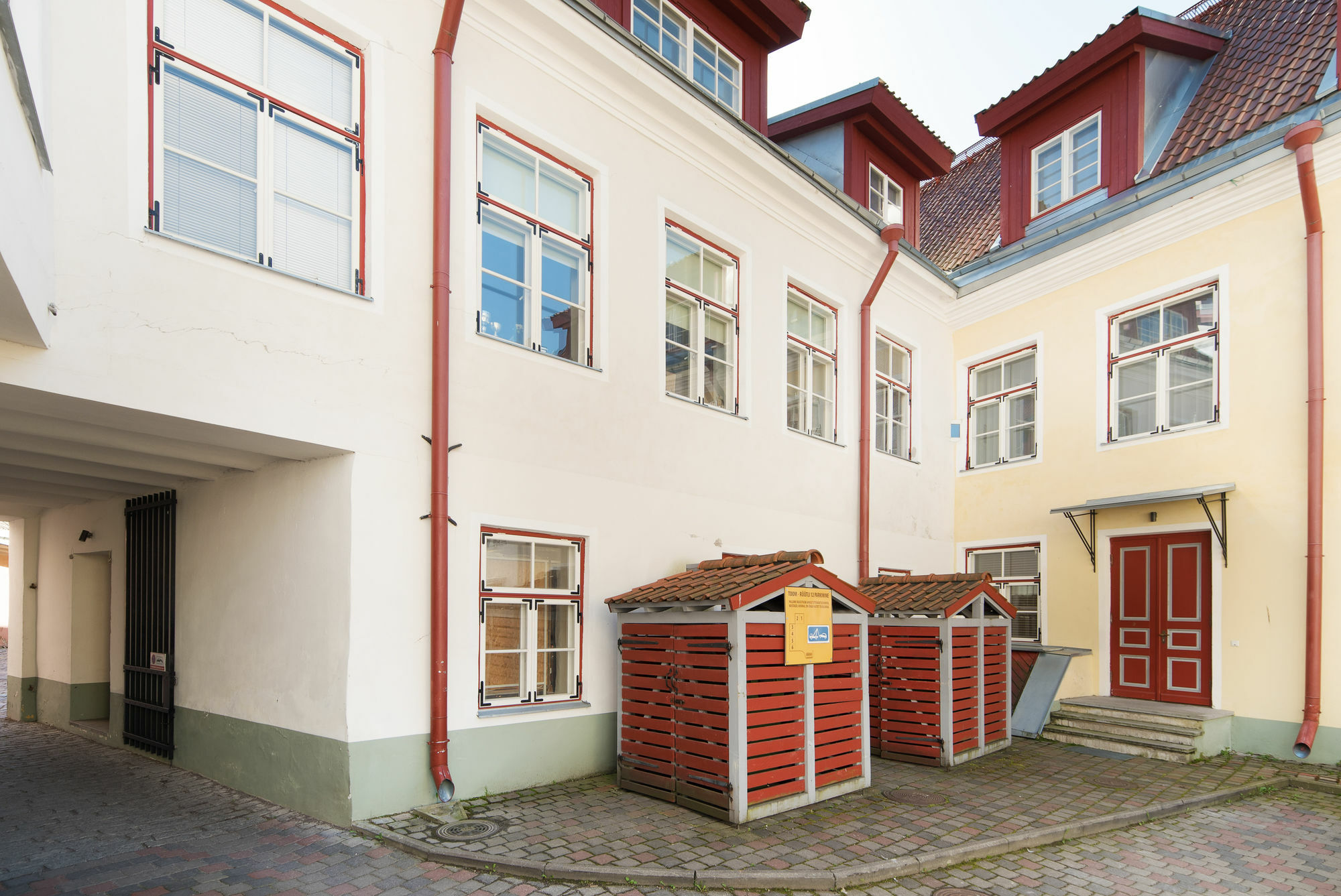 - Town Hall Square Aparthotel